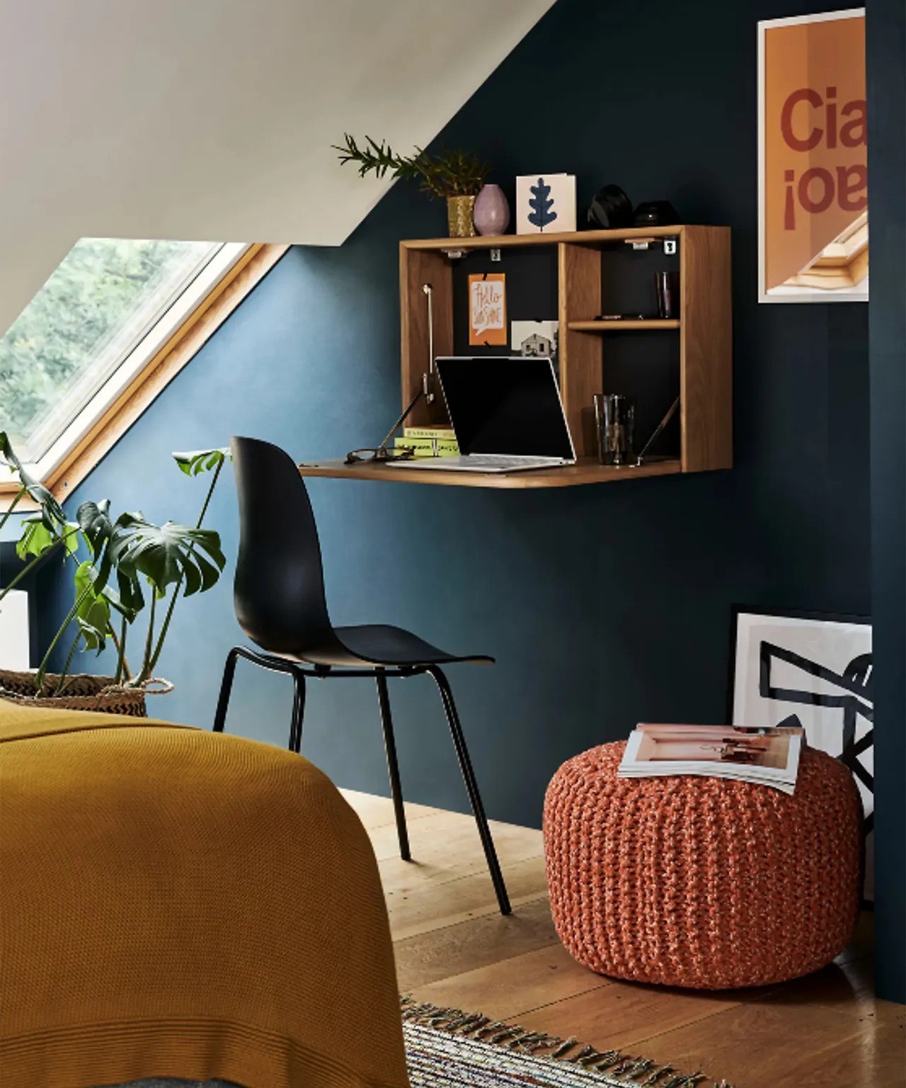 Create a small, but perfectly defined WFH space