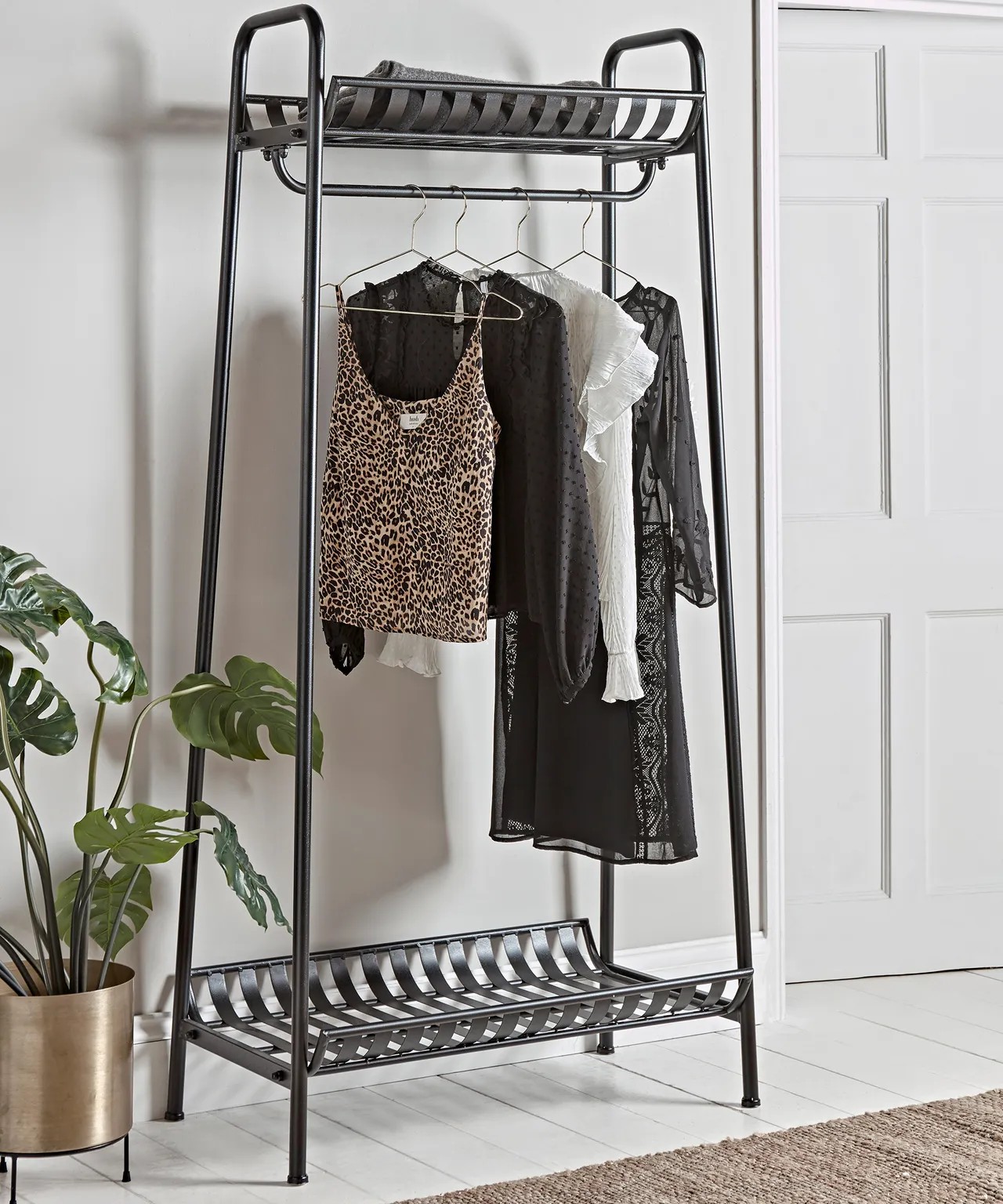 Choose a slim clothes rail