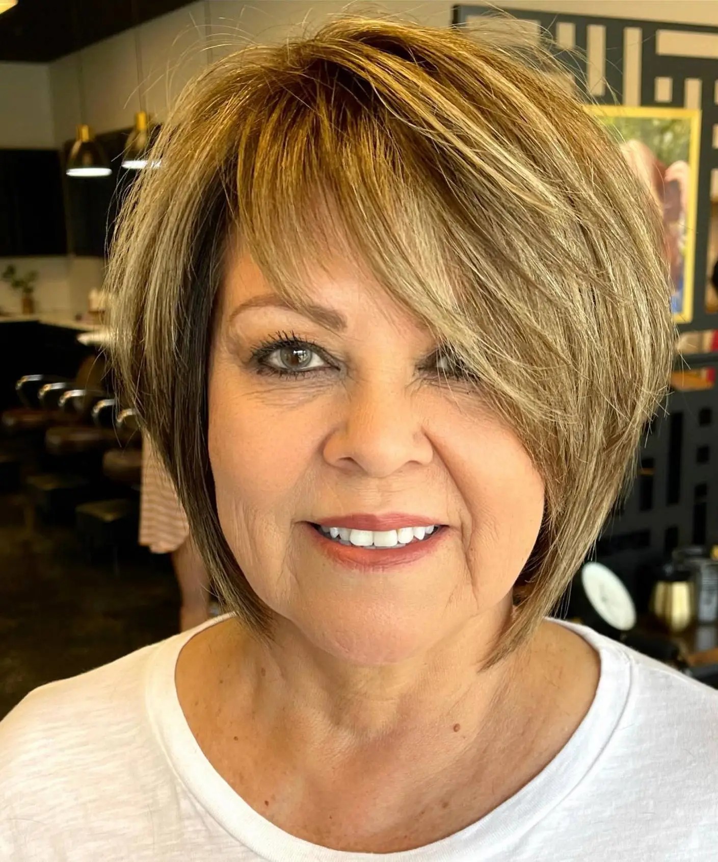 Voluminous Side-Swept Short Cut